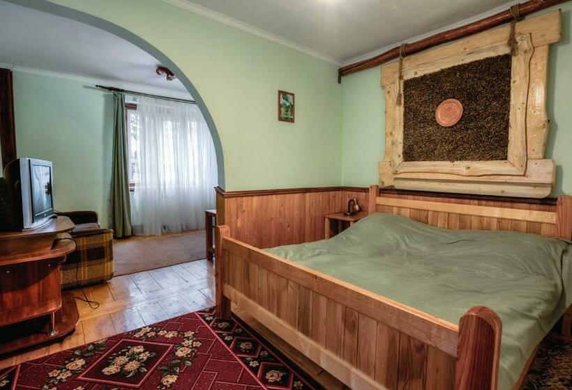 جناح جونيور عائلى, Vatra