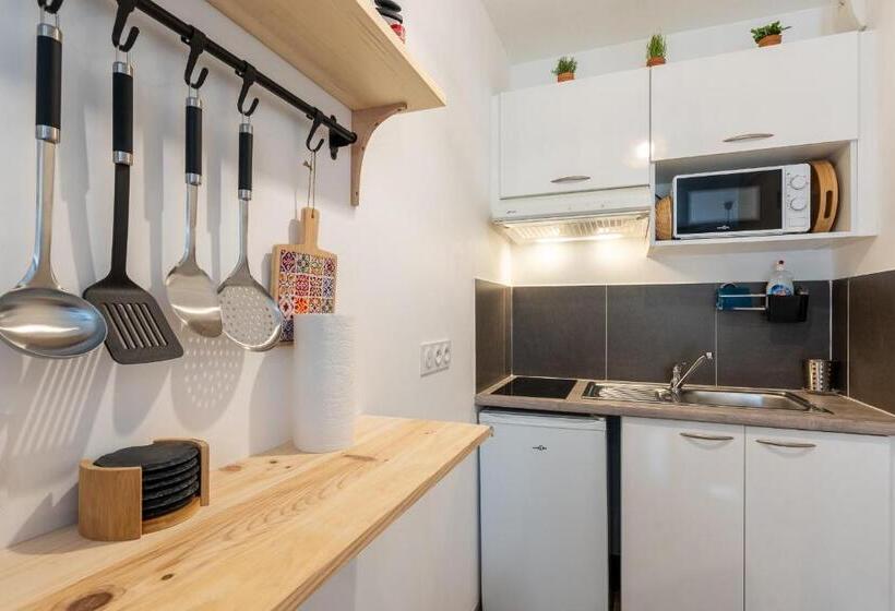 Апартаменты 1 Спальня с Террасой, Le Petit Patio Fleuri