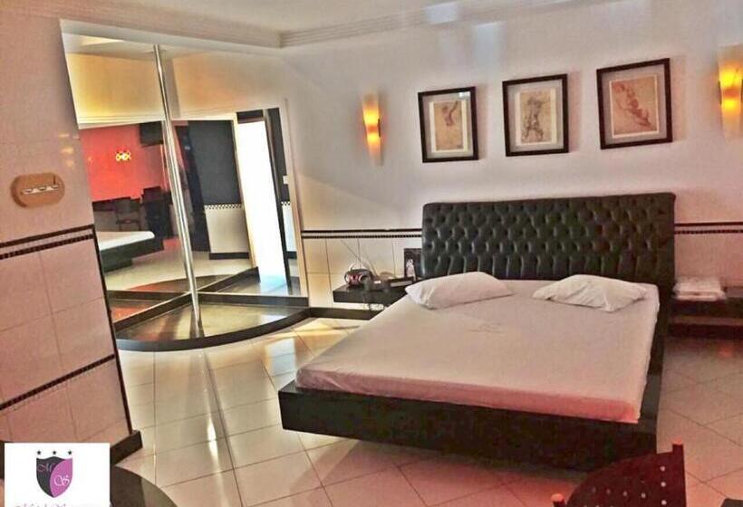 자쿠지 스위트, Savanas Motel
