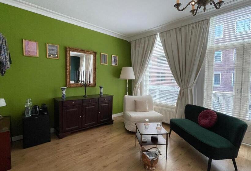 Quarto Deluxe com Sacada, Comfortable Stylish Room In City Centre Of The Hague