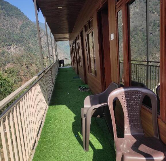 4인용 스탠다드 룸, Narayan Valley Resort