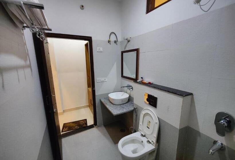 스탠다드 룸 킹사이즈 침대, Alaknanda Motel & Restaurant