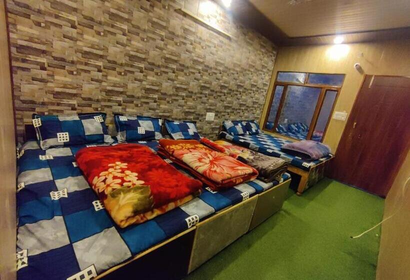 스탠다드 룸 산 전망, Narayan Valley Resort