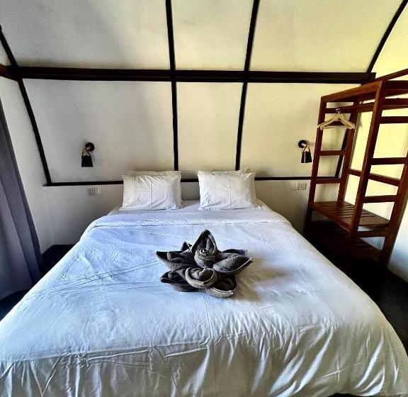 Номер Стандарт Вид на Горы, Damai Bungalows