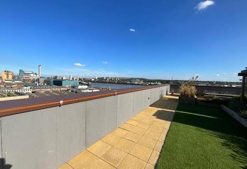 Номер Стандарт, Riverside Stay Near Canary Wharf   Thames View E16