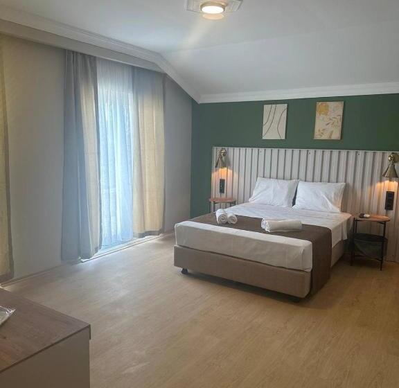 Номер Стандарт, Red Castle Hotel & Pub