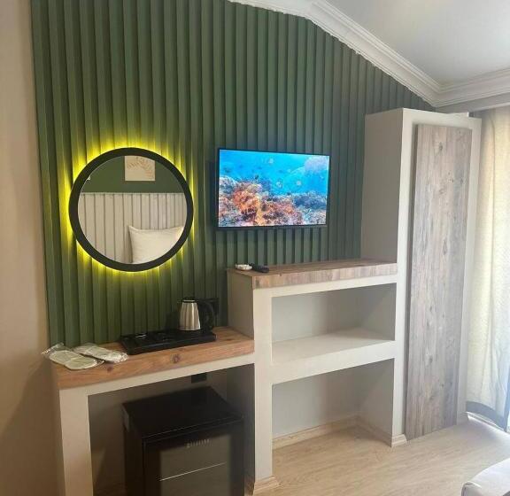 Номер Стандарт, Red Castle Hotel & Pub