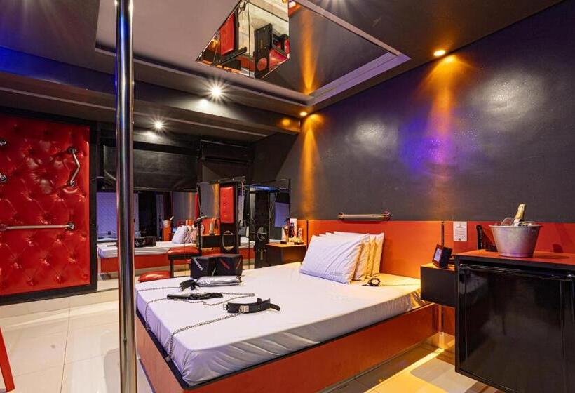 سوئیت با وان آب گرم, Euphoria Motel