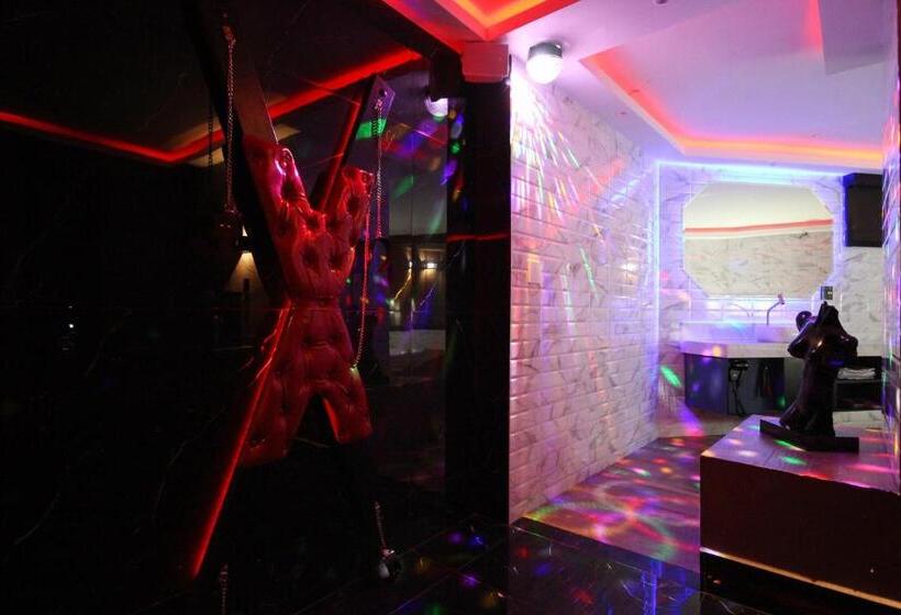 سوئیت پرزیدنت, Euphoria Motel
