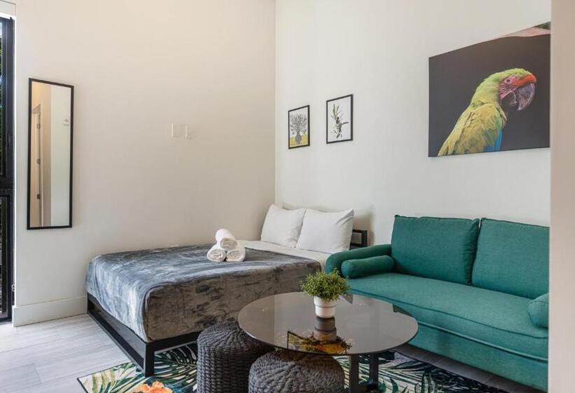 Escritório Estándar, Olive Apartments