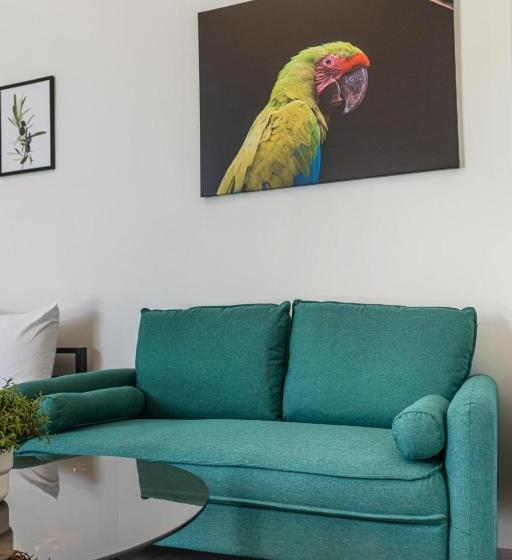 Escritório Estándar, Olive Apartments