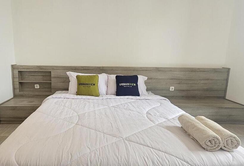 Deluxe Room, Urbanview Hotel Jj Bukitsari Semarang