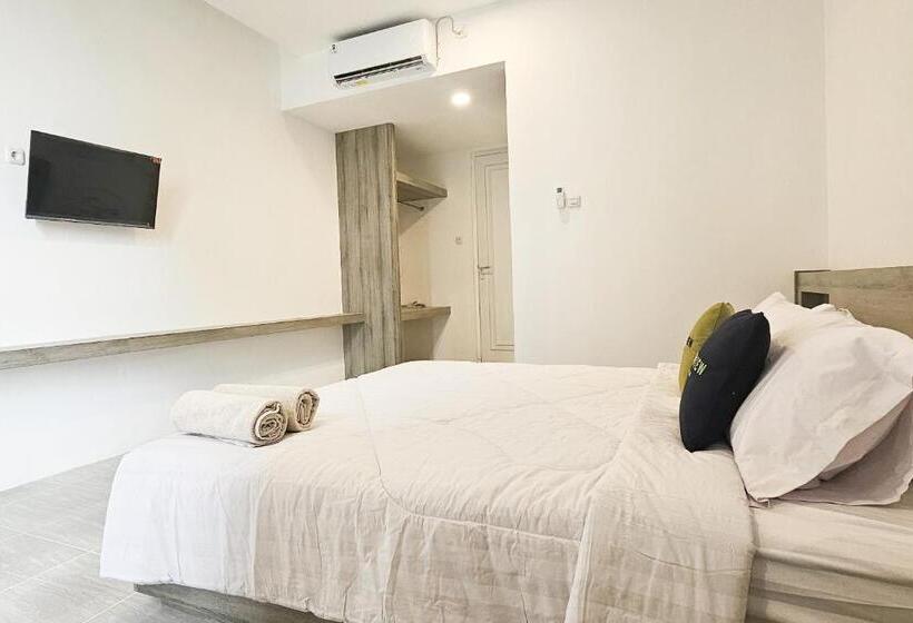 Deluxe Room, Urbanview Hotel Jj Bukitsari Semarang