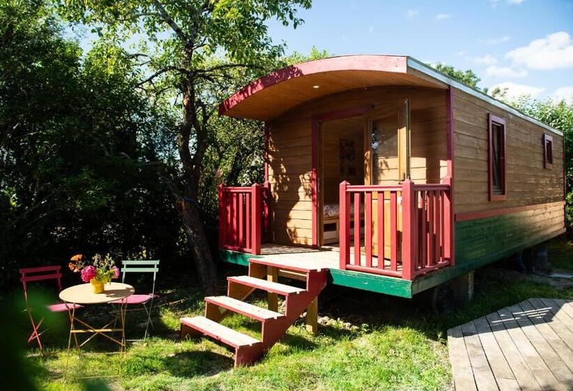 Номер Стандарт Вид на Бассейн, La Jolie Longère Fleurie Roulotte Avec Piscine Et Grand Jardin