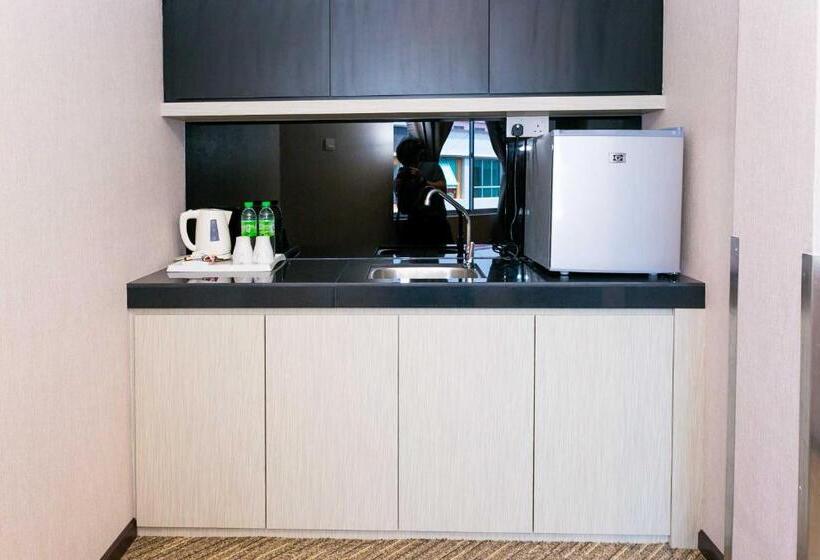 Suite with lake view, Icon Hotel Segamat