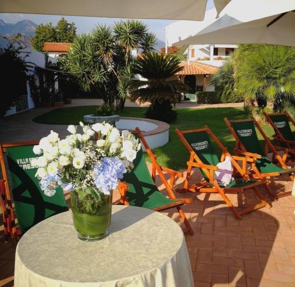 اتاق لوکس سه تخته, Villa Sangineto Resort
