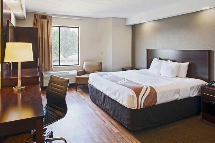 장애인을 위한 킹사이즈 침대 스탠다드 룸, Bentonville Ozark Oasis