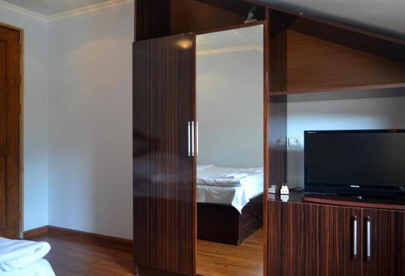 Quarto Estandar Banheiro Compartilhado, Nirvana