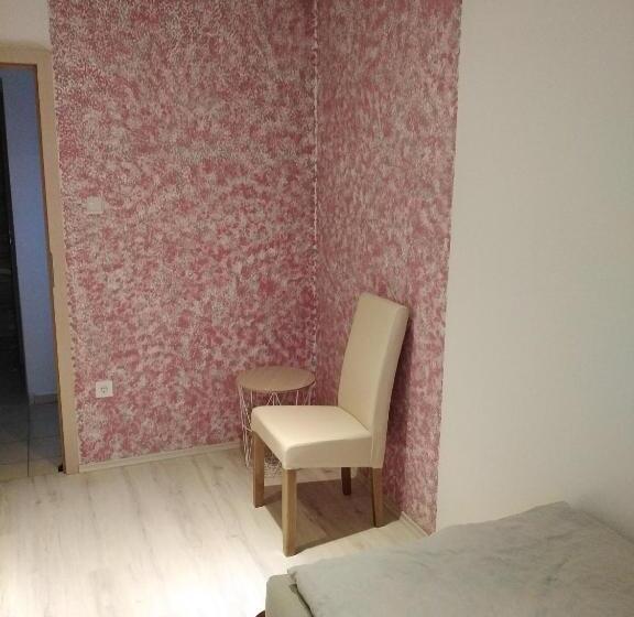Quarto Basic, Coraline Vendégház