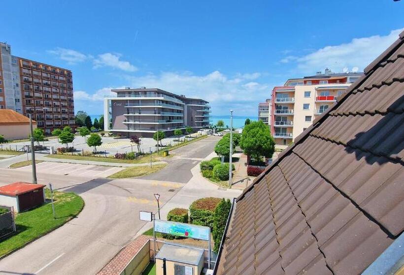 Апартаменты 2 Спальни, Napsugár Apartmanház