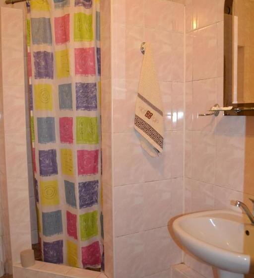 חדר אקונומי, Zabava Guest House