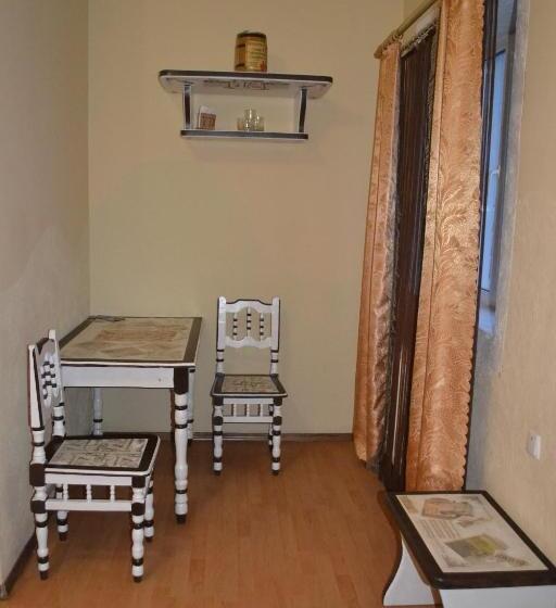 חדר אקונומי, Zabava Guest House