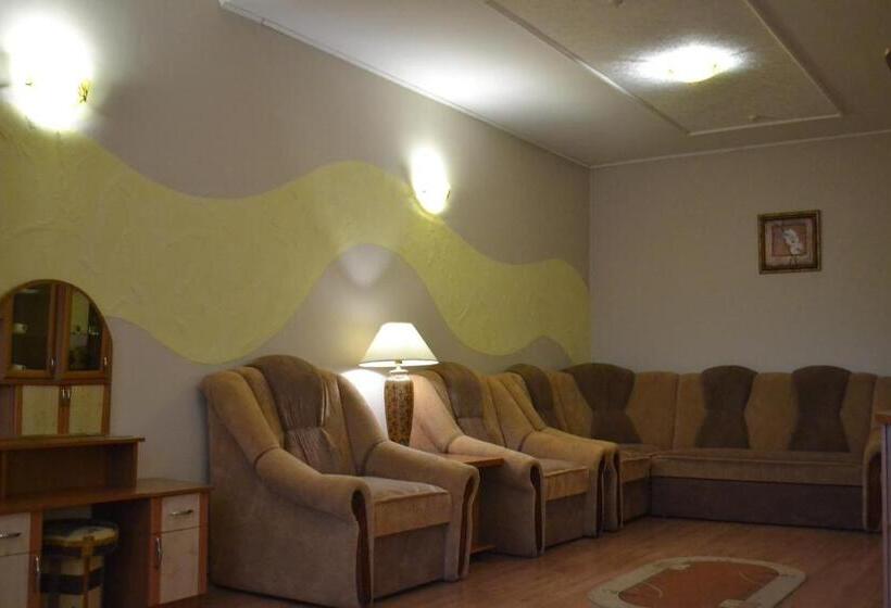 スタンダードスタジオ, Zabava Guest House