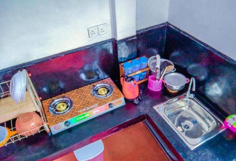 اتاق استاندارد سه نفره, Bloom Guest House