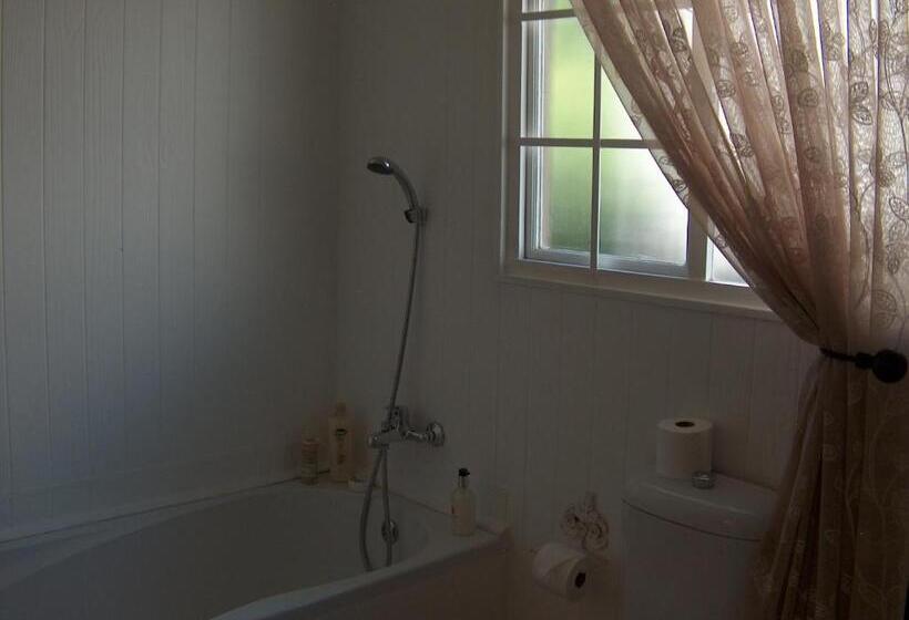 Семейный Номер, The Courtyard Guest House
