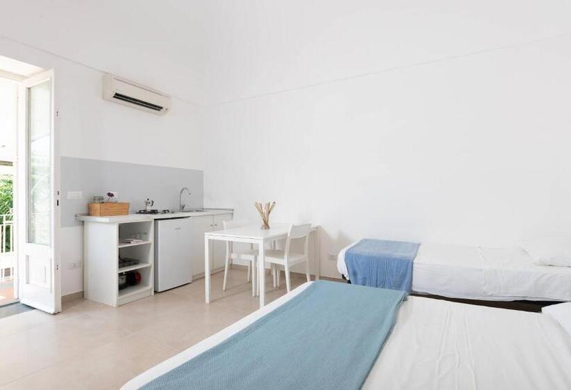 Escritório Deluxe, Gioia 13 Rooms & Apartments