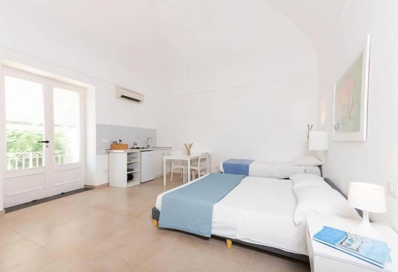 Escritório Deluxe, Gioia 13 Rooms & Apartments