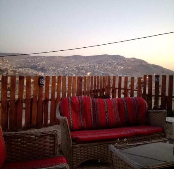 اتاق استاندارد سه نفره, The Little B&b On The Hill