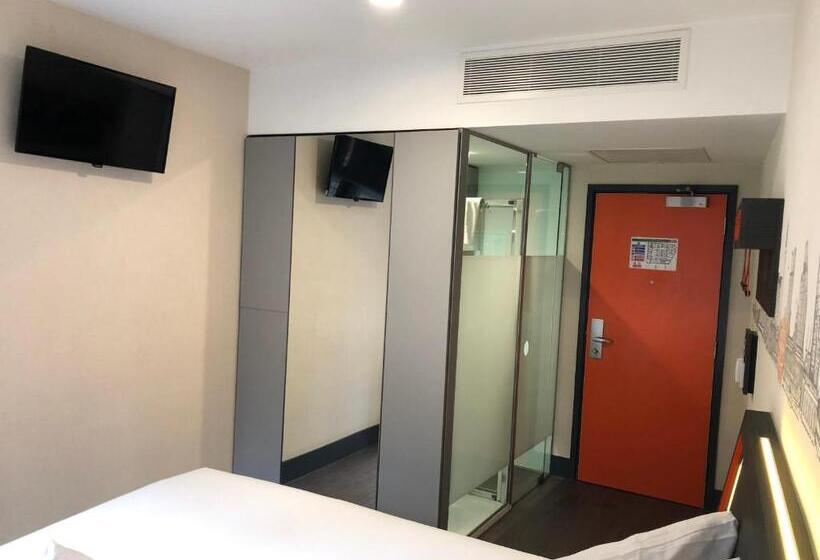 Номер Стандарт, Easyhotel Birmingham