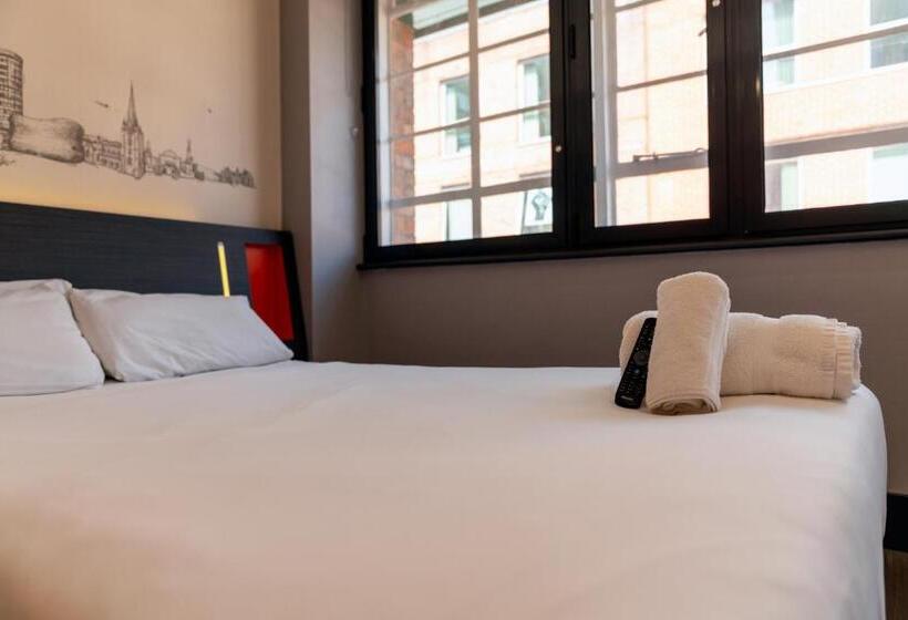 장애인을 위한 스탠다드 룸, Easyhotel Birmingham