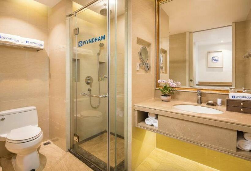 带大床的标准间, Wyndham Hainan Clearwater Bay Resort
