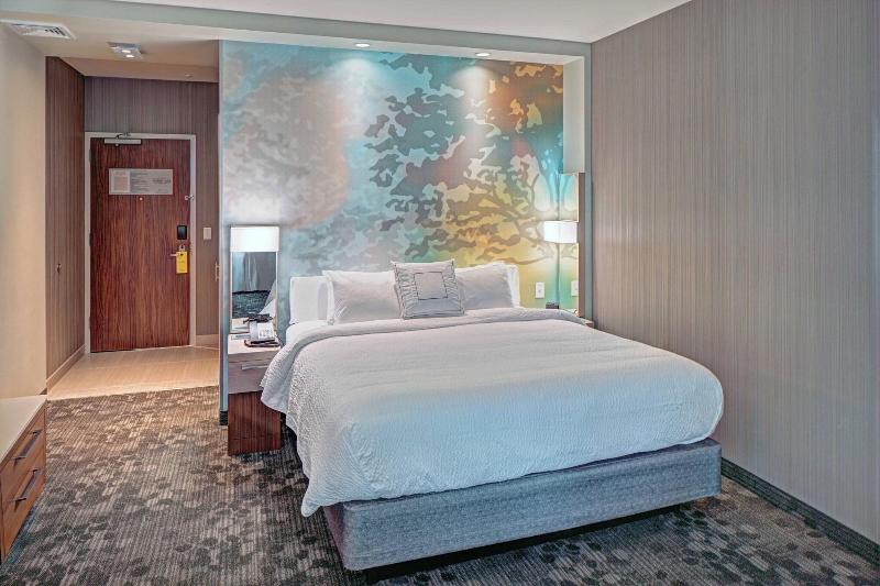 Стандартный Номер Кровать Кинг, Courtyard By Marriott Appleton Riverfront