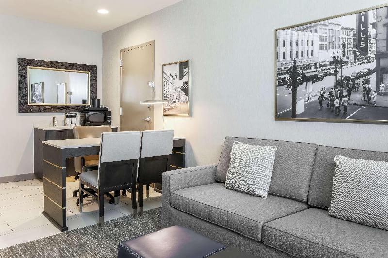 Люкс Кровать Кинг, Embassy Suites By Hilton Syracuse Destiny Usa