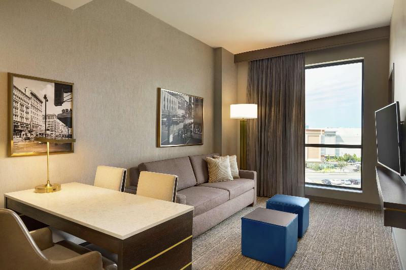 Люкс Кровать Кинг, Embassy Suites By Hilton Syracuse Destiny Usa