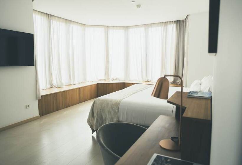 Полулюкс, Es Princep   The Leading Hotels Of The World