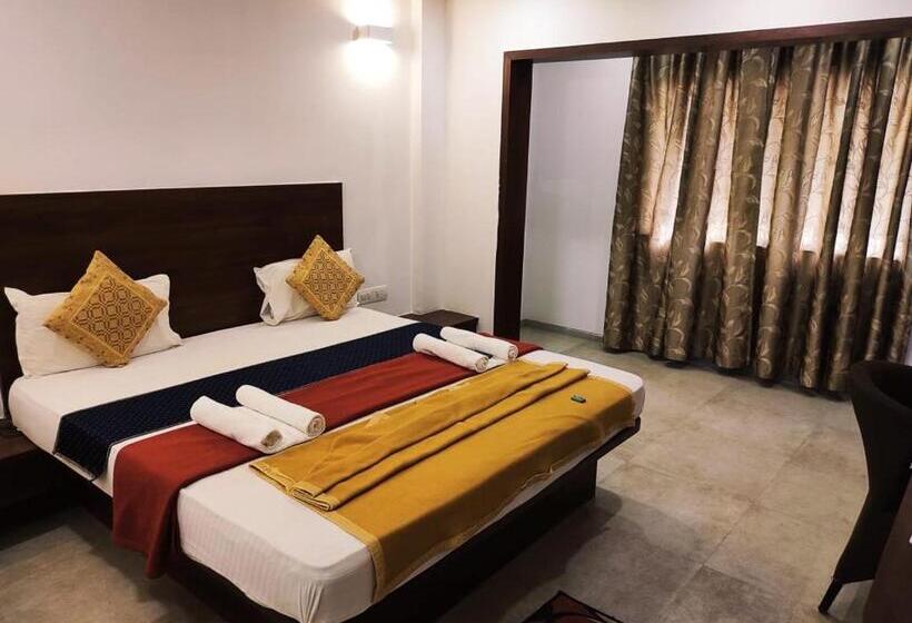 标准间, Manasi Inn