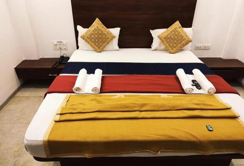 标准间, Manasi Inn