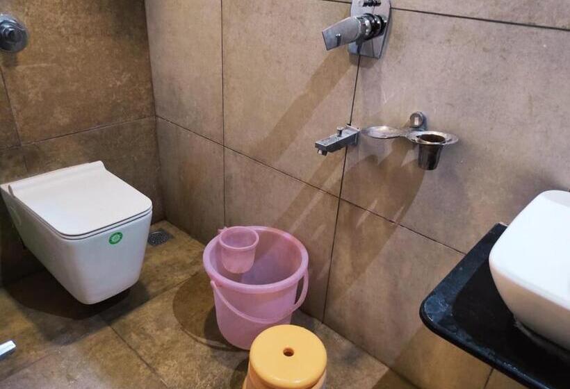 标准间, Manasi Inn
