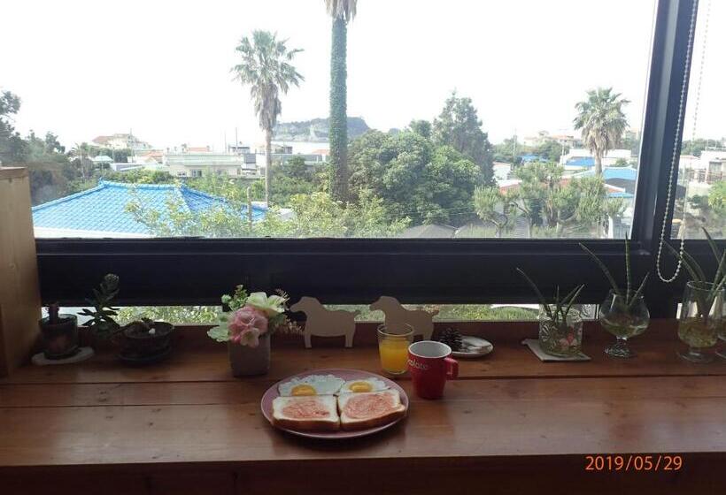 Номер Стандарт с Балконом Вид на Сад, Galeum Guesthouse