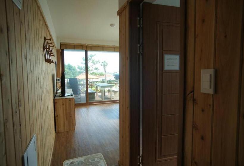 Номер Стандарт с Балконом Вид на Сад, Galeum Guesthouse