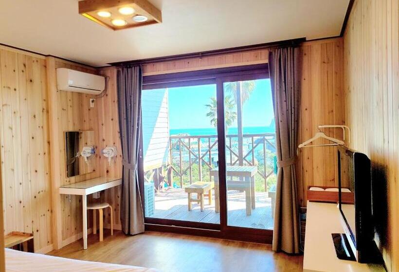 Номер Стандарт Вид на Море с Балконом, Galeum Guesthouse