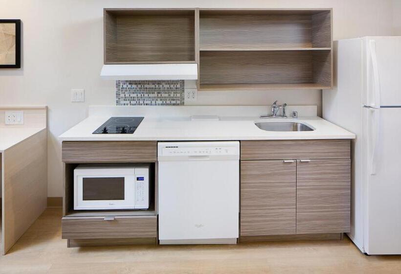 غرفة قياسية سرير ملكى لذوى الإحتياجات الخاصة, Woodspring Suites Seattle Everett