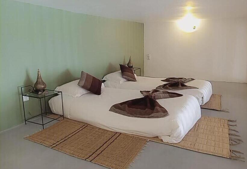 Семейное Студио, Auberge Du Marabout