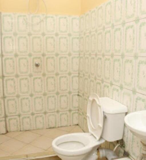 اتاق اکونومی, The Machakos Courtyard Inn