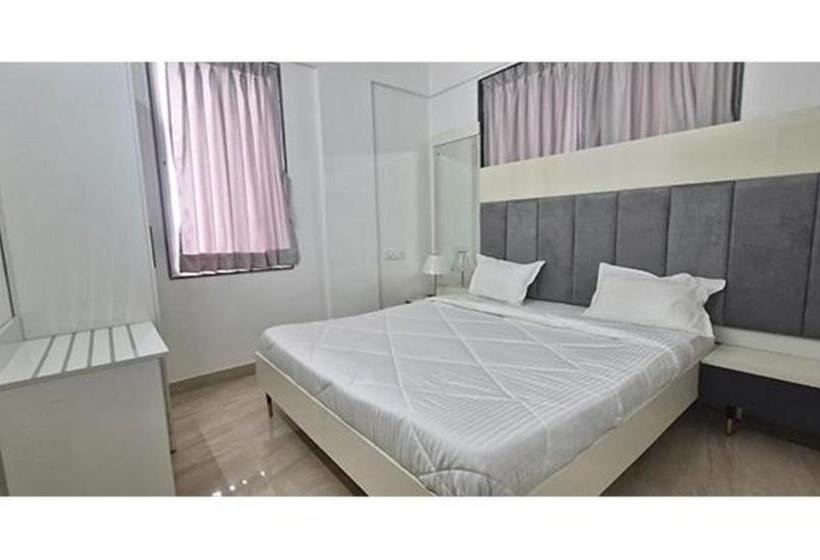 اتاق لوکس, Fabhotel En Suite   Nr Paras Hospital