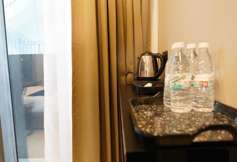 سوییت اجرایی, Aquila Grand Suites   Noida Sector 136